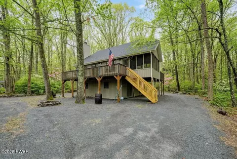 143 Rainbow Dr, Lackawaxen, PA 18435