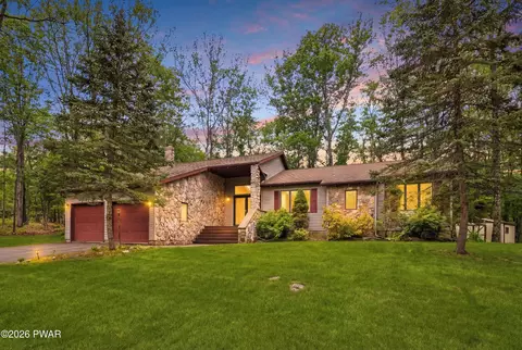 1197 Dewberry Dr, Hawley, PA 18428