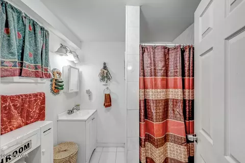 Bath - 100 Fox Rd, Dingmans Ferry, PA 18328 photo 1 of 5