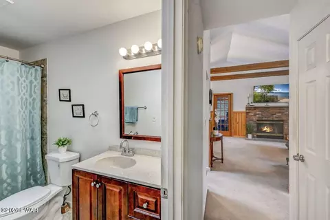 Bath - 100 Fox Rd, Dingmans Ferry, PA 18328 photo 5 of 5