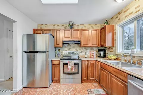 Kitchen - 100 Fox Rd, Dingmans Ferry, PA 18328 photo 3 of 5