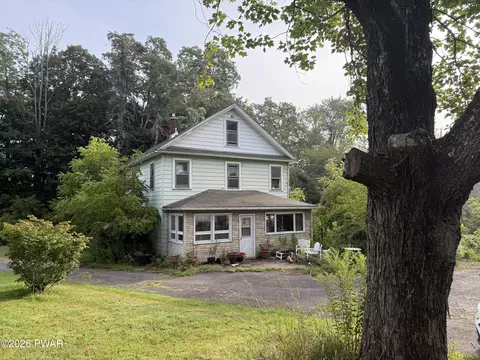 19 E Shore Ln, Beach Lake, PA 18405