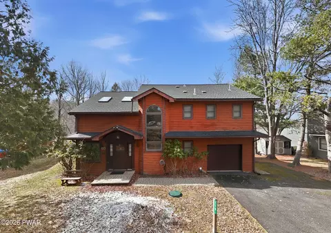 115 Marina Village Ln, Greentown, PA 18426