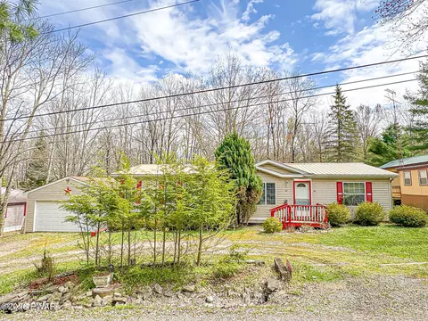 23 Oak Ln, Equinunk, PA 18417