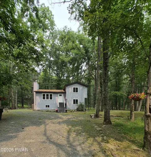 805 Pastern Ct, Hawley, PA 18428