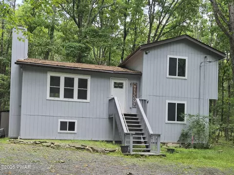 805 Pastern Ct, Hawley, PA 18428