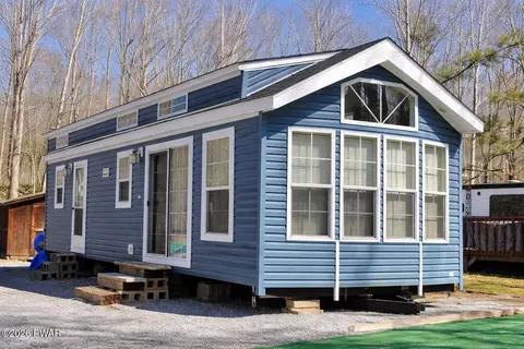 127 Birchy Brook Dr, Milford, PA 18337