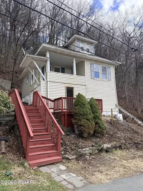 139 Cliff St, Honesdale, PA 18431