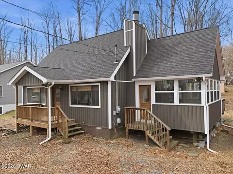 1068 Indian Dr, Lake Ariel, PA 18436