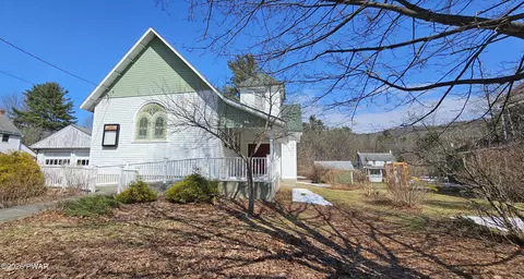 14 Hankins Church St, Hankins, NY 12741