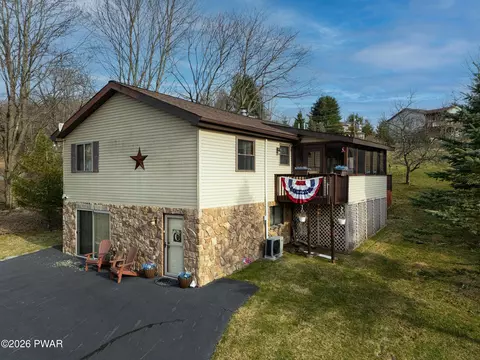 57 Glenwood Ln, Lake Ariel, PA 18436