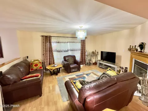 Living - 104 Hedge Dr, Dingmans Ferry, PA 18328 photo 2 of 6