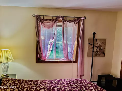 Bedroom - 104 Hedge Dr, Dingmans Ferry, PA 18328 photo 13 of 18