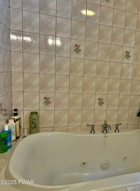 Bath - 104 Hedge Dr, Dingmans Ferry, PA 18328 photo 2 of 7