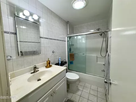 Bath - 104 Hedge Dr, Dingmans Ferry, PA 18328 photo 5 of 7