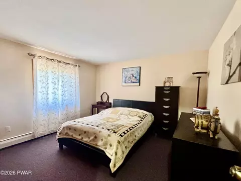 Bedroom - 104 Hedge Dr, Dingmans Ferry, PA 18328 photo 8 of 18