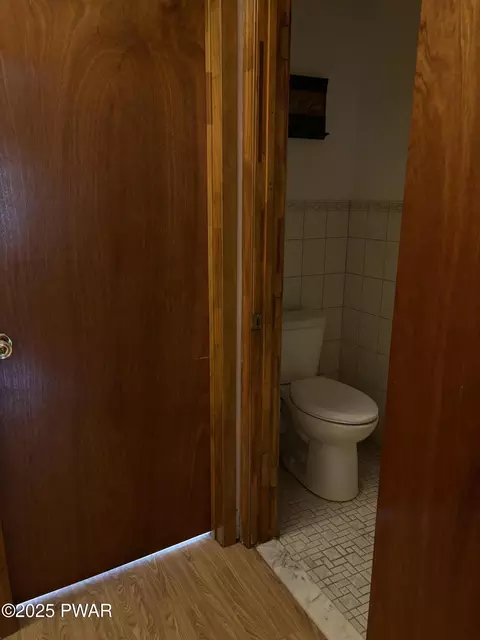 Bath - 104 Hedge Dr, Dingmans Ferry, PA 18328 photo 7 of 7