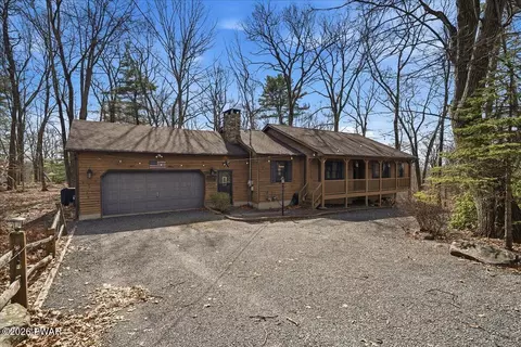 109 Banbury Dr, Bushkill, PA 18324