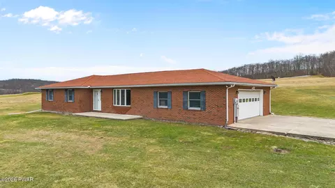 2409 Red Oak Dr, Clarks Summit, PA 18411