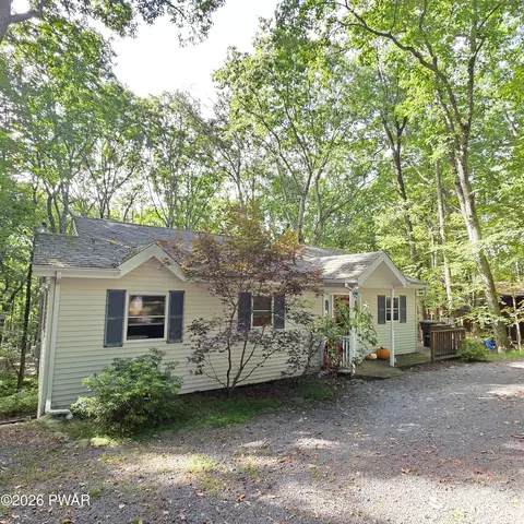 137 Gaskin Dr, Lords Valley, PA 18428