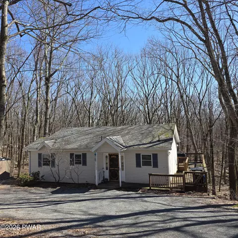 137 Gaskin Dr, Lords Valley, PA 18428