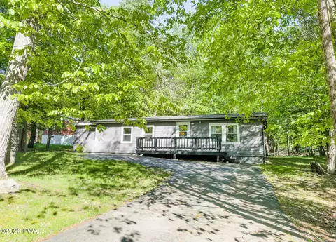 14 Chipmunk Trl, Hawley, PA 18428