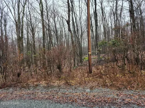 Horseshoe Drive, Honesdale, PA 18431