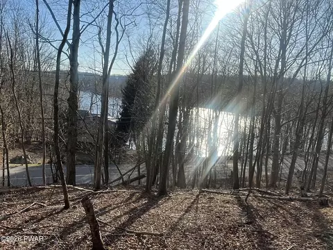 545 E Lakeview Dr, Lake Ariel, PA 18436