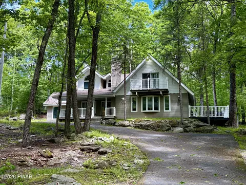 128 Gaskin Dr, Lords Valley, PA 18428
