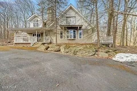 128 Gaskin Dr, Lords Valley, PA 18428