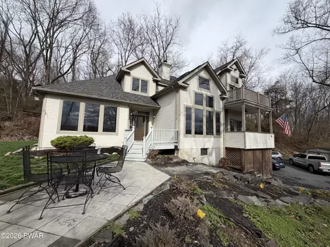 52 Chippewa Cir, Mount Bethel, PA 18343