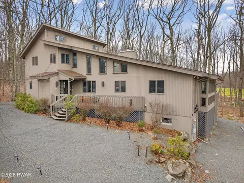308 Canoebrook Dr, Lords Valley, PA 18428