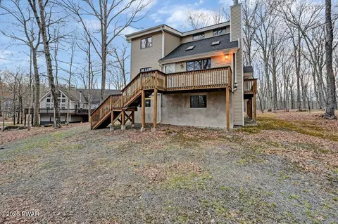 258 W Lakeview Rd, Lackawaxen, PA 18435