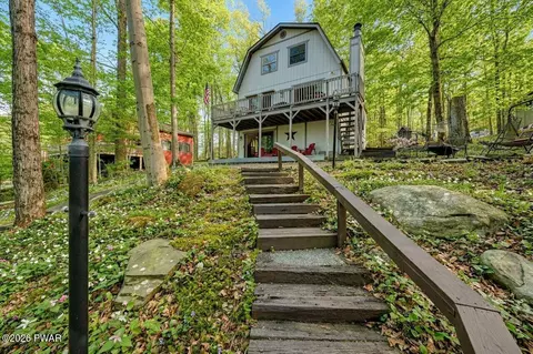 387 Lakeview Dr, Lake Ariel, PA 18436