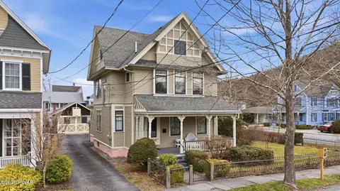 303 14th St, Honesdale, PA 18431
