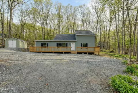 213 Upper Independence Dr, Lackawaxen, PA 18435