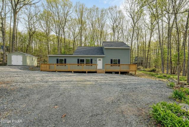 213 Upper Independence Dr, Lackawaxen, PA 18435
