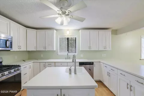 1008 Cedar Dr, Lake Ariel, PA 18436