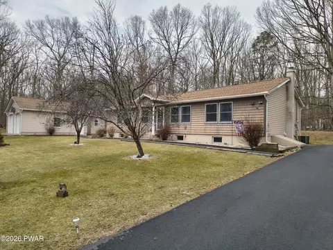 103 Forest Ct, Hawley, PA 18428