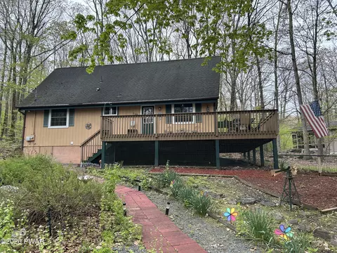 802 Cedar Ct, Lords Valley, PA 18428