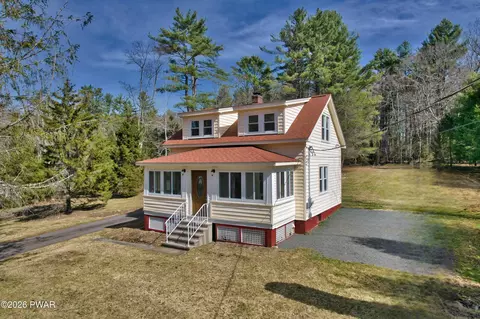 697 Blooming Grove Rd, Hawley, PA 18428