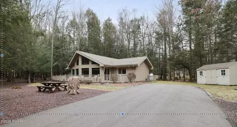 4 Aquarius Ln, Lake Ariel, PA 18436