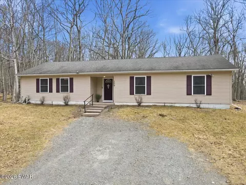 175 Oak Hill Rd, Hawley, PA 18428