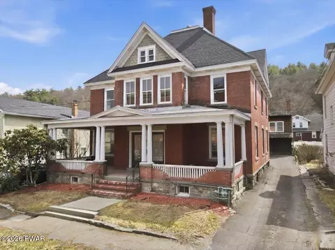 412 Church St, Hawley, PA 18428