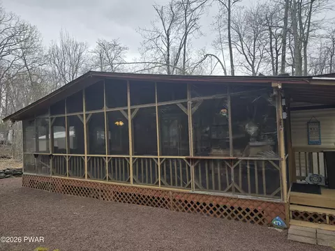 124 Mohican Dr, Shohola, PA 18458