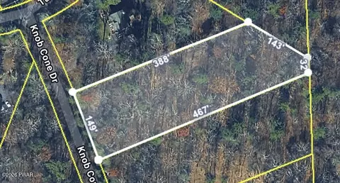 106 Knob Cone Dr, Milford, PA 18337