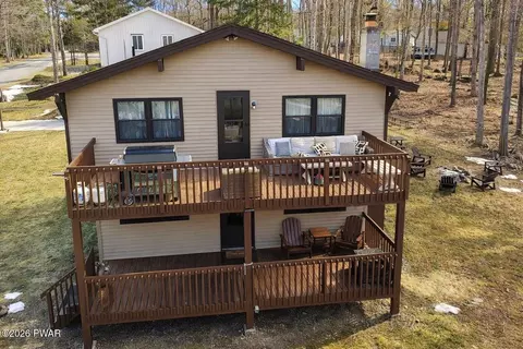 120 Yvonne Ln, Dingmans Ferry, PA 18328