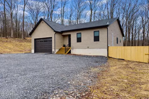 109 Pitch Pine Ln, Milford, PA 18337
