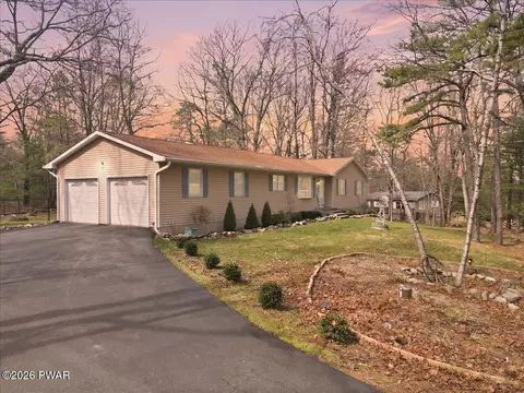 112 Green Chapel Ln, Cresco, PA 18326