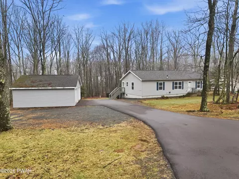 146 Tink Wig Dr, Hawley, PA 18428